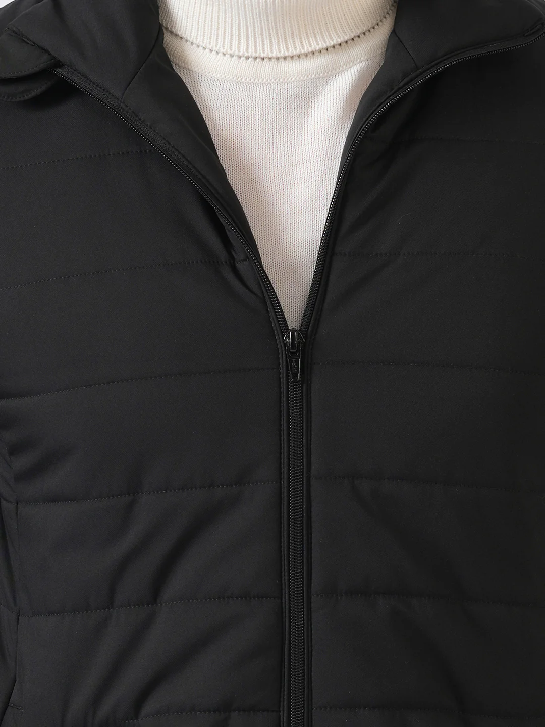 Black Solid Lightweight Puffer Jacket - Image 5